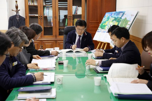 함양군 조현옥 부군수는 2020함양산삼 항노화엑스포의 성공적 개최와 군정 역점사업의 원활한 추진을  위해 6일∼8일까지 3일간 부서별 주요 업무보고를 받는다./ⓒ함양군