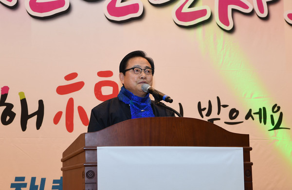 7일, 2020년 신년인사회에서 한정우 군수가 신년사를 하고 있다./ⓒ창녕군