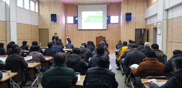 합천군은 8일 합천군농업기술센터 농업농촌활력센터에서 애플수박 재배교육을 개최했다./ⓒ합천군