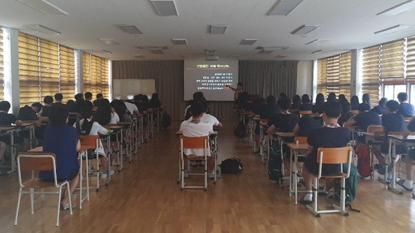 ​하동군은 겨울방학을 맞아 오는 16일 종합사회복지관 장애인부모회 프로그램실에서 희망나눔학교 학생을 대상으로 금연교육을 실시한다./ⓒ하동군​