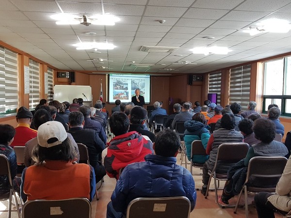 진주시 대평면에서는 10일 GAP실천 단지 육성 시범사업과 관련한 농업인 교육이 열렸다./ⓒ진주시