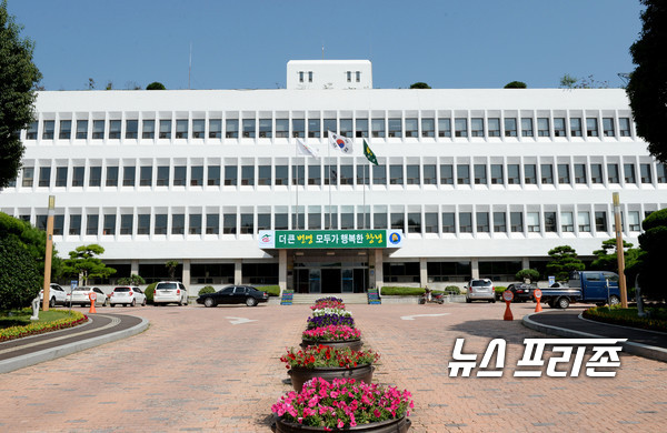 창녕군이 행정안전부와 국민권익위원회가 공동 주관한‘2019년 민원서비스 종합평가’에서 3년 연속 최우수 기관으로 선정되어 전국에서 민원행정 최강자로 우뚝 섰다.(창녕군청) /ⓒ뉴스프리존 DB