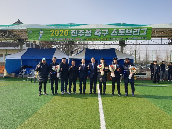 진주시은 지난 6일∼14일 동안 진행된 2020 진주성 축구 스토브리그가 19일 오후 1시 30분께 최종 결승전과 시상식으로 성황리에 마무리 됐다./ⓒ진주시