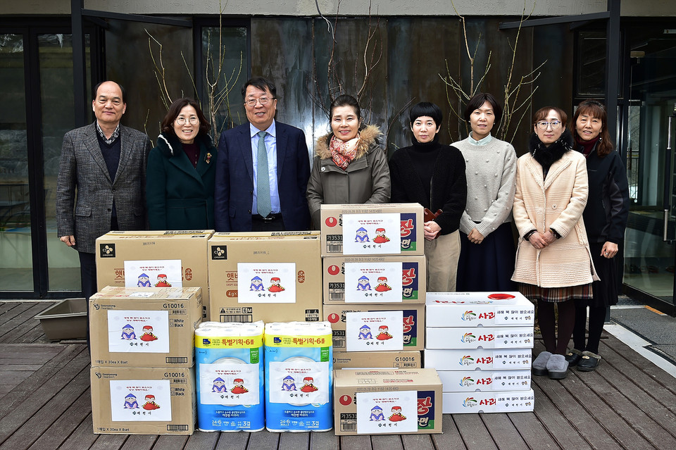 사회복지시설을 방문한 이상천 제천시장.(사진제공=제천시)