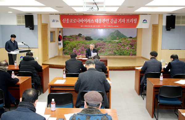 하동군은 국내 16번째 신종 코로나바이러스 감염증 확진자의 남편이 인근 광양시에 거주하는 것으로 확인됨에 따라 만약의 사태에 대비해 강력한 감염 차단 대응방안을 마련추진한다./ⓒ하동군