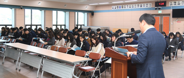 거창군은 5일 군청 대회의실에서 지방보조금 관리 담당 공무원 80명을 대상으로 보조금 관리기준과 청렴도 향상 교육을 가졌다./ⓒ거창군