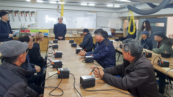 합천군은 지난 17일 마을지기목공소 전문가양성 프로그램을 개강했다./ⓒ합천군