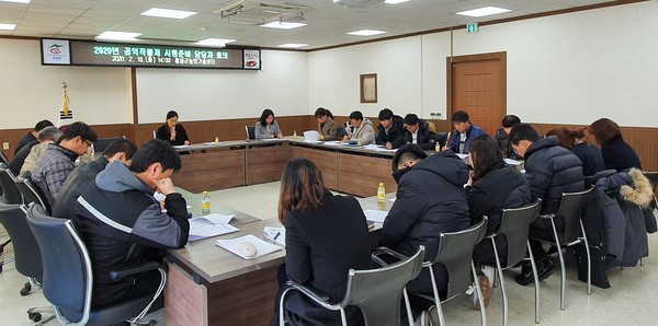 지난 18일, 창녕군농업기술센터 소회의실에서 공익직불제 담당자 회의를 진행하고 있다./ⓒ창녕군