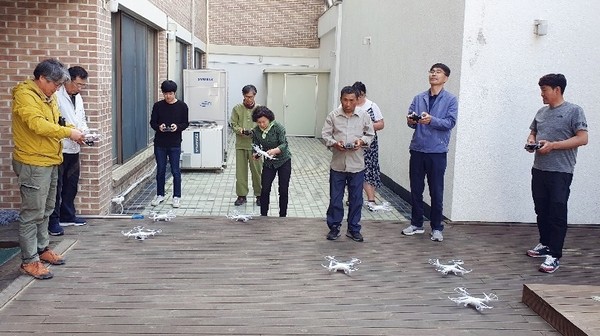 함양군은 자격증 취득 교육비 지원사업의 일환으로 드론과 중장비 자격증 취득을 희망하는 참여 대상자를 오는 3월 5일까지 모집한다./ⓒ함양군