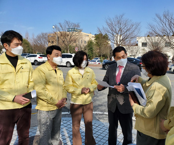 박대출 의원은 진주시 선별진료소인 진주보건소와 복음병원 등 현장을 방문해 의료진을 격려하고 현장 애로 및 건의사항 등을 청취했다./ⓒ박대출의원실