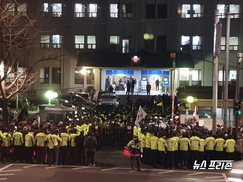 종로경찰서앞 2020.2.24 ⓒ 이명수 기자