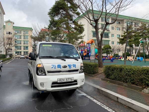 경산시, 가축방역차량 동원해 코로나19 확산방지 총력/Ⓒ경산시청