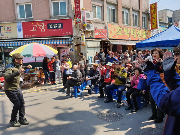 하동군은 코로나19 확산 방지를 위해 관내 6개 공설시장 5일장을 일제 임시 휴장하기로 결정했다./ⓒ하동군