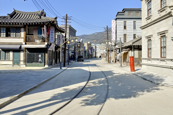 합천군은 장기체류 여행 확산을 위한 경남형 한 달 살이 공모사업에 선정됐다.(영상테마파크 메인거리)/ⓒ합천군