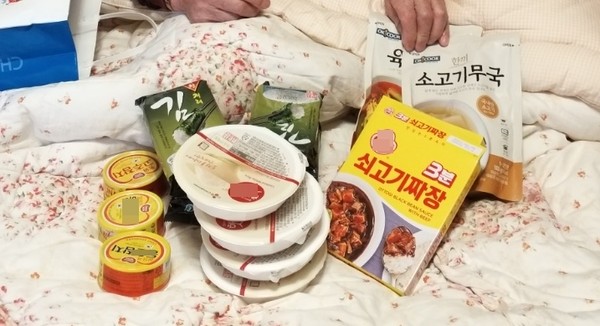 충남 청양군 대치면이 홀몸노인들을 위해 간편식을 제공하고 있어 잔잔한 감동을 주고 있다.ⓒ청양군청