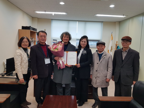 거창군은 지난 10일 거창문화원 에서 (사)한국예총 거창지회장 선거를 실시했고, 그 결과 이건형 현 음악협회 지부장이 당선됐다./ⓒ거창군