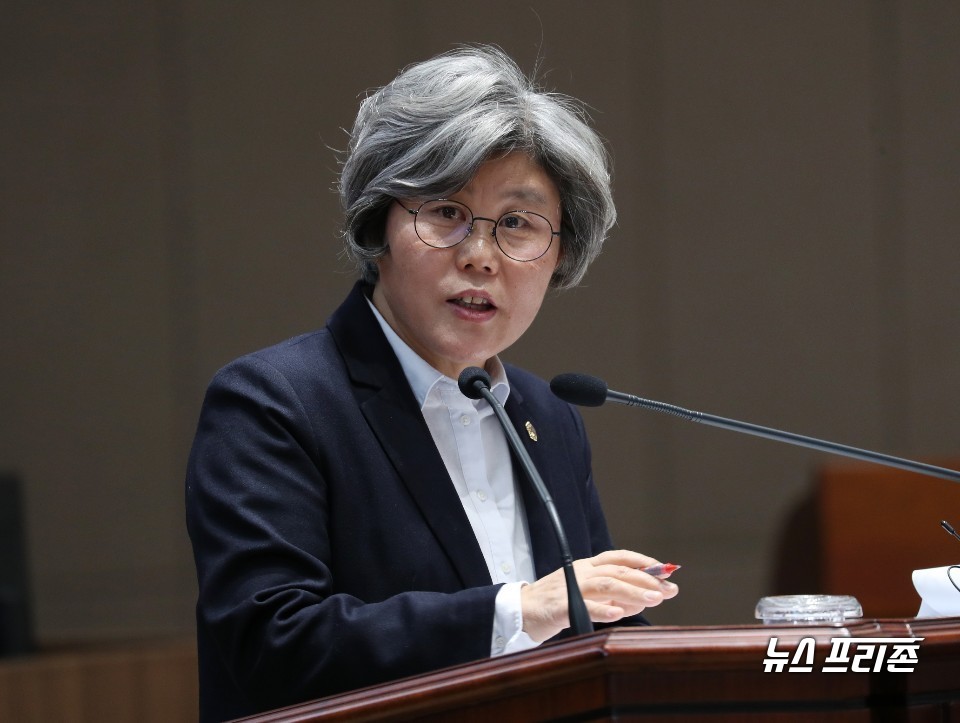 일정한 기준 없이 방치·폐기된 농약류를 체계적으로 관리, 토양과 수질오염을 예방하는 법적 근거가 마련된다./ⓒ뉴스프리존