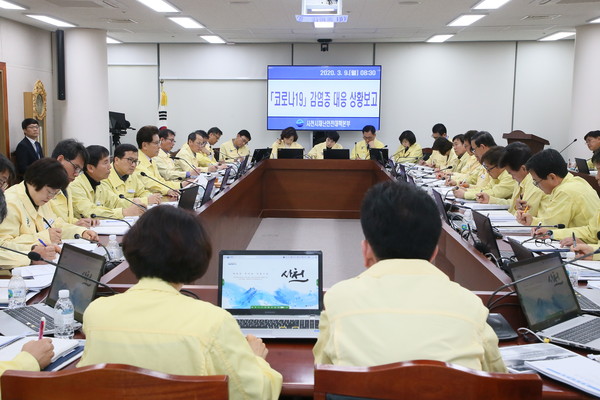 사천시는 송도근 시장 주재로 지난 9일 코로나19 대응 추진사항 점검회의를 개최했다./ⓒ사천시