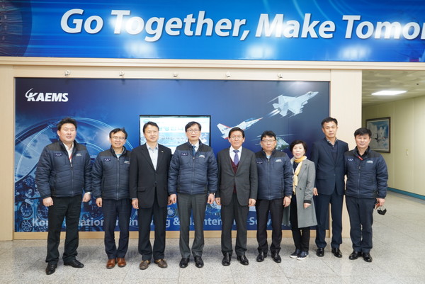 사천시는 지난 10일 한국항공서비스를 찾아 항공MRO 산업현장의 애로사항을 청취하고 항공MRO사업의 발전 방안에 대해 논의하는 시간을 가졌다./ⓒ사천시