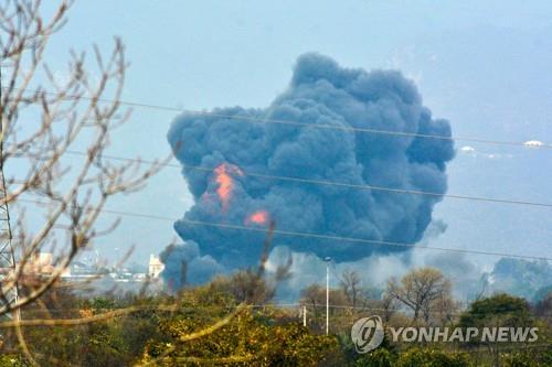 11일 파키스탄 이슬라마바드 전투기 추락 사고 현장 모습