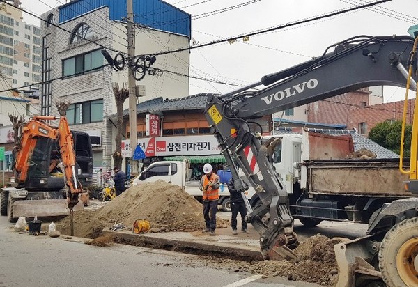 함양군은 함양읍 시가지 노후상수관 정비공사가 본격 시행됨에 따라 공사 관련 주민불편에 신속히 대처하기 위해 종합대책상황실을 운영한다./ⓒ함양군