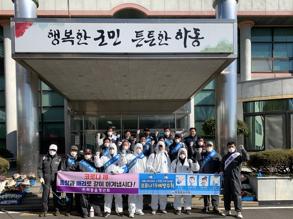 하동군에 따르면 코로나19 감염증이 확산하고 있는 가운데 하동지역 청년회가 감염증 예방활동에 동참하고 나섰다./ⓒ하동군