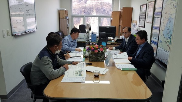 거창군은 경상남도 서부청사 주요 부서를 방문해 거창군이 추진하는 현안·역점 사업을 설명하고 예산 반영을 요청했다./ⓒ거창군