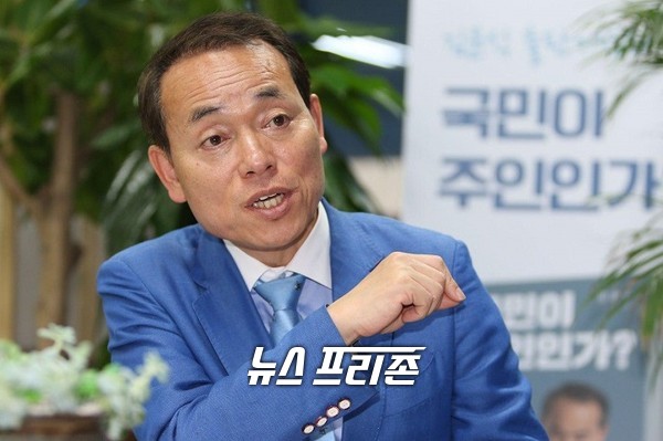 시흥시장을 3선했던 김윤식 전 시장이 시흥을 선거구에 무소속으로 출마하는 인터뷰를 하고 있다./ⓒ김현무 기자