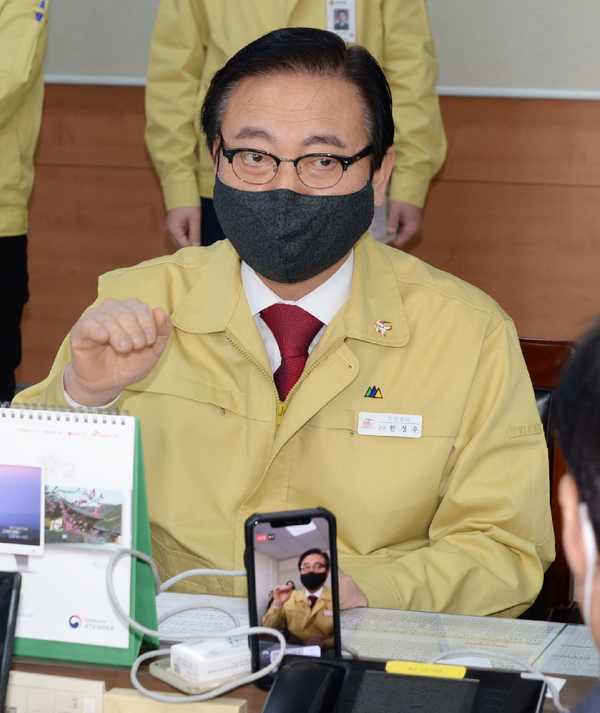 지난 16일, 한정우 군수가 군청 브리핑룸에서 군정현황을 설명하고 있다./ⓒ창녕군