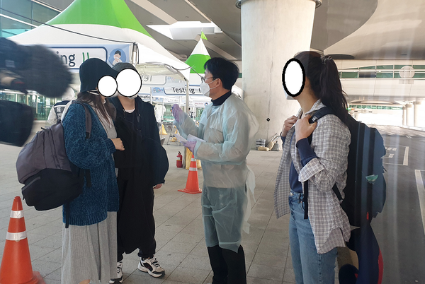 진주시 코로나19 확산방지와 조치사항 37차 일일 브리핑(인천공항 진주시관내 거주자 수송현장)/ⓒ진주시