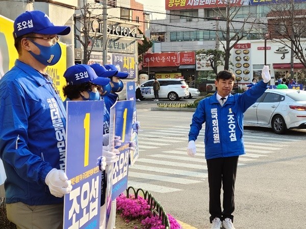 조오섭 후보는 4월 2일 북구청 4거리에서 아침인사를 진행하고 국립 5·18 민주묘역에서 더불어민주당 광주광역시당 발대식으로 공식 선거운동을 시작했다.