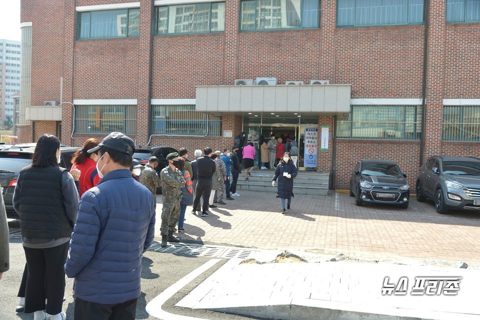 10일 오전 충남 보령시 대천중학교 사전투표소 모습./ⓒ박한복 기자