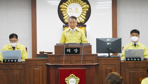 합천군의회는 10일 제241회 임시회 2차 본회의를 열어 2020년 1회 추경예산안을 비롯한 각종 안건의 심의를 마무리하고 확정했다./ⓒ합천군