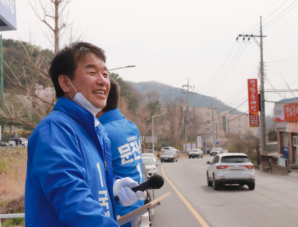 문진석 후보 저인망식 선거운동./ⓒ문진석 후보 선거사무소