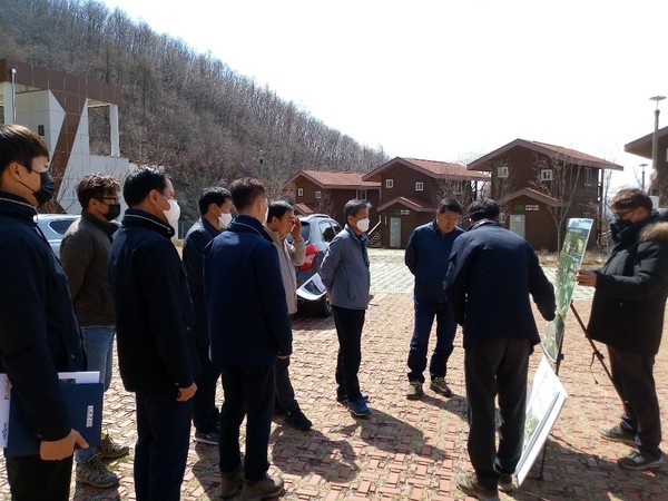 거창군은 2019회계연도 결산검사를 실시하고 있으며, 지난 13일 결산검사위원 4명은 결산검사와 관련해 공정하고 투명한 검사를 하기 위해 주요 사업현장을 방문했다./ⓒ거창군