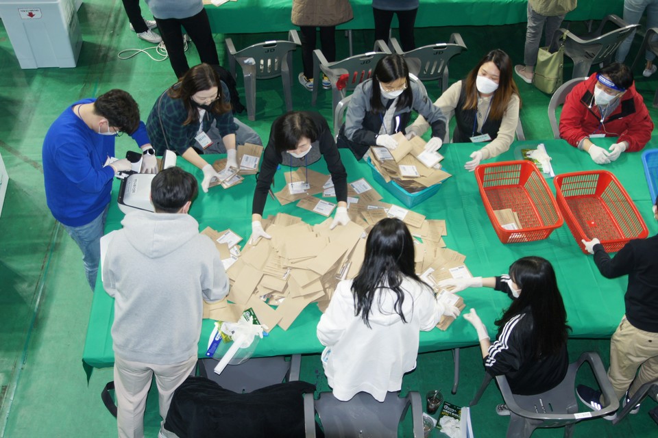 충남 천안시 유관순 체육관 개표소./ⓒ김형태 기자