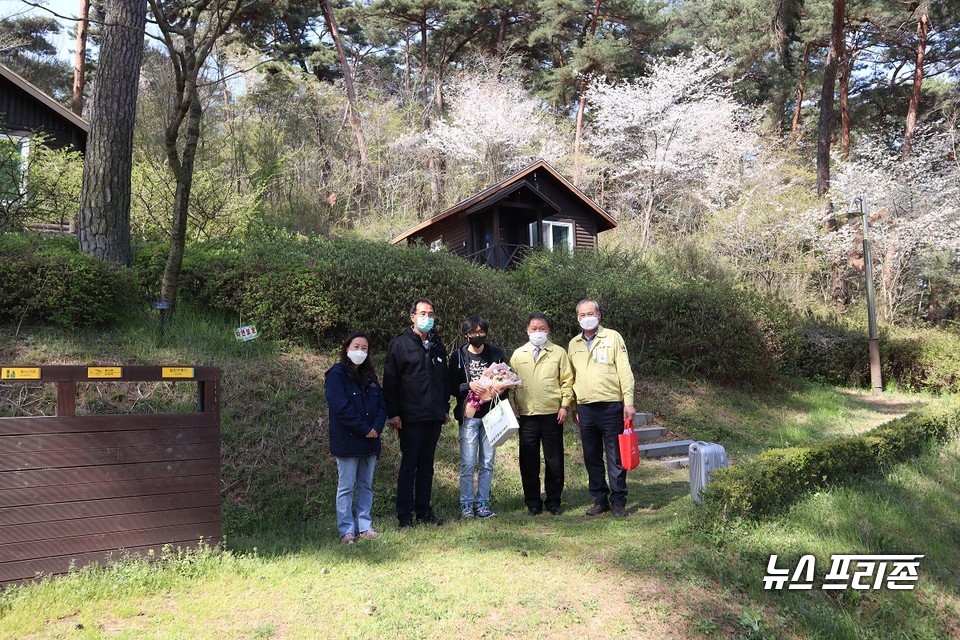 안면도 자연휴양림 숙박시설에서 자가격리됐던 네덜란드 교민이 23일 퇴소했다.