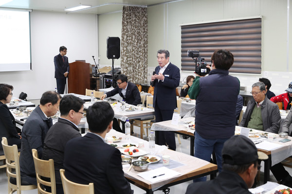 천수만테마공원 소득기반시설 시식회 장면.©보령시청