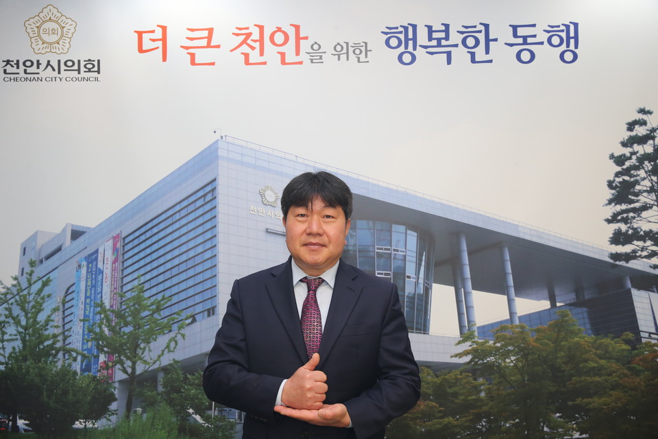 인치견 천안시의회 의장 '덕분에 챌린지'/ⓒ천안시의회