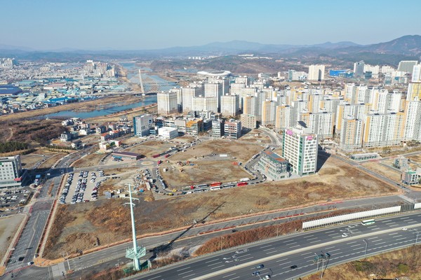 진주시는 경남진주혁신도시 산학연 클러스터 활성화를 위해 클러스터 부지에   입주한 322개 기업을 대상으로 2020년 1분기 입주보조금 2억 3500만원을 지급한다./ⓒ진주시