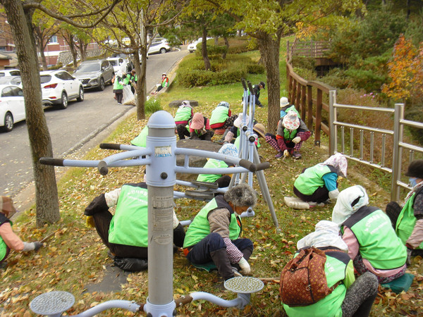 산청군이 코로나19 여파로 중단했던 노인 맞춤형 일자리·사회활동 지원사업을 실외 활동을 중심으로 재개한다./ⓒ산청군