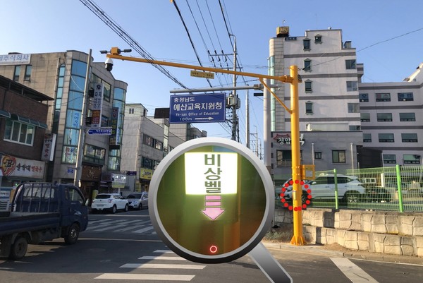 군이 취약지역에 설치한 주민의 안전을 지켜주는 다기능 비상벨(점선부분)과 방범CCTV./ⓒ예산군청