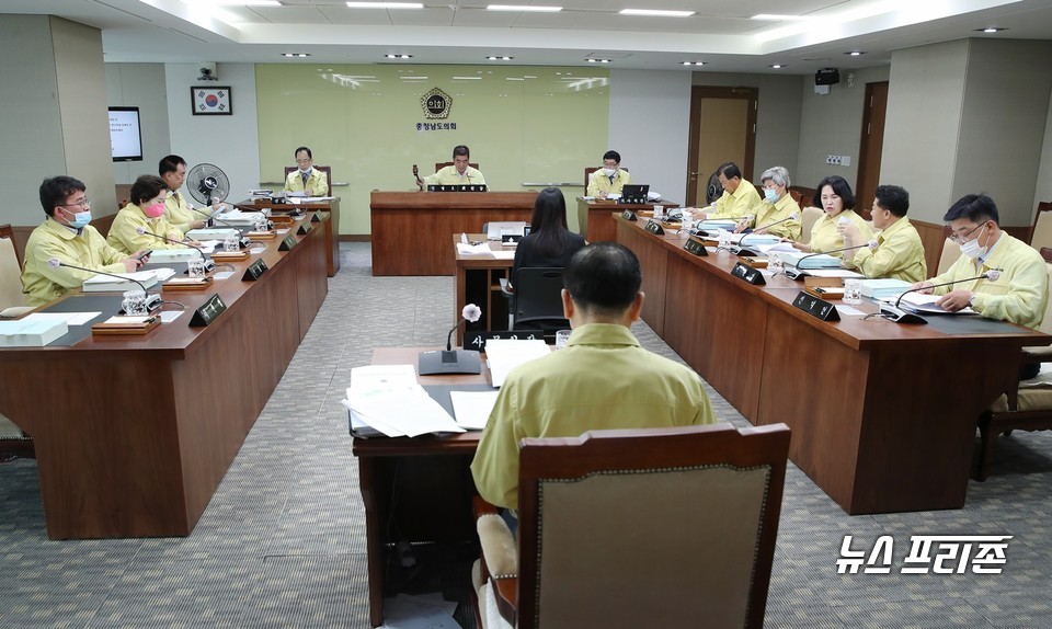 충남도의회 운영위원회(위원장 김형도)는 11일 회의를 열고 상임위 소관업무 기능별 조정 등을 골자로 한 ‘충청남도의회 기본조례 전부개정조례안’을 심의·의결했다./ⓒ충남도의회