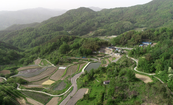 산청군이 강수량 감소와 지표수 부족 등으로 가뭄을 겪는 차황면 법평리 신촌지구와 오부면 일물리 일물지구에 농업용수 개발사업을 추진한다.(산청군 오부면 일물마을 )/ⓒ산청군