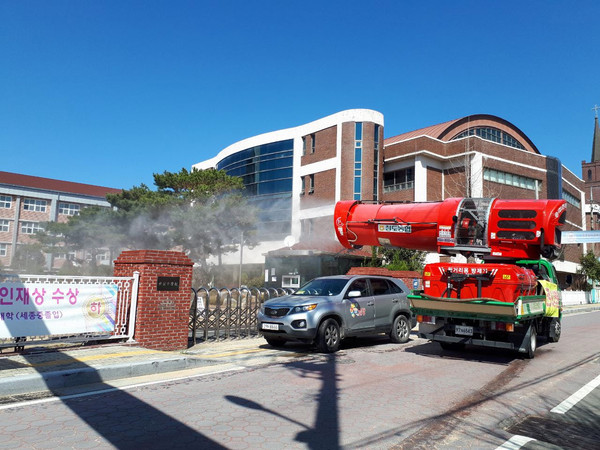 17일, 세종중학교 방역 사진./ⓒ밀양시