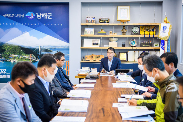 남해군 보호수(당산나무) 이야기 발굴 및 활용방안 용역 최종보고회 모습./ⓒ남해군