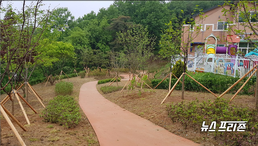 충남 논산시가 어린이의 정서적 안정과 쾌적한 녹지공간을 제공하기 위해 추진한 ‘나눔숲-룸비니동산’이 완공됐다./ⓒ논산시청