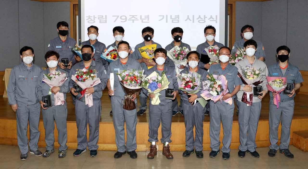 한국타이어앤테크놀로지㈜(대표이사 조현범, 이하 한국타이어)는 21일 충남 금산군 금산공장에서 창립 79주년 기념 임직원 시상식을 개최했다./ⓒ한국타이어