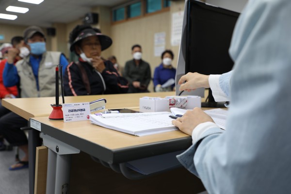 함양군은 코로나19 감염증으로 얼어붙었던 지역 경제에 정부형과 경남형 ‘긴급재난지원금’이 빠르게 풀리면서 지역 상권에 활력이 돌고 있다./ⓒ함양군​