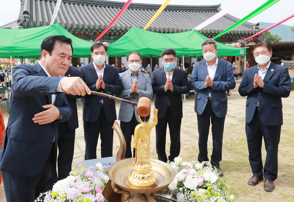 불기 2564년 부처님 오신날을 맞아 함양군내 사찰 등에서 일제히 봉축행사가 거행됐다./ⓒ함양군